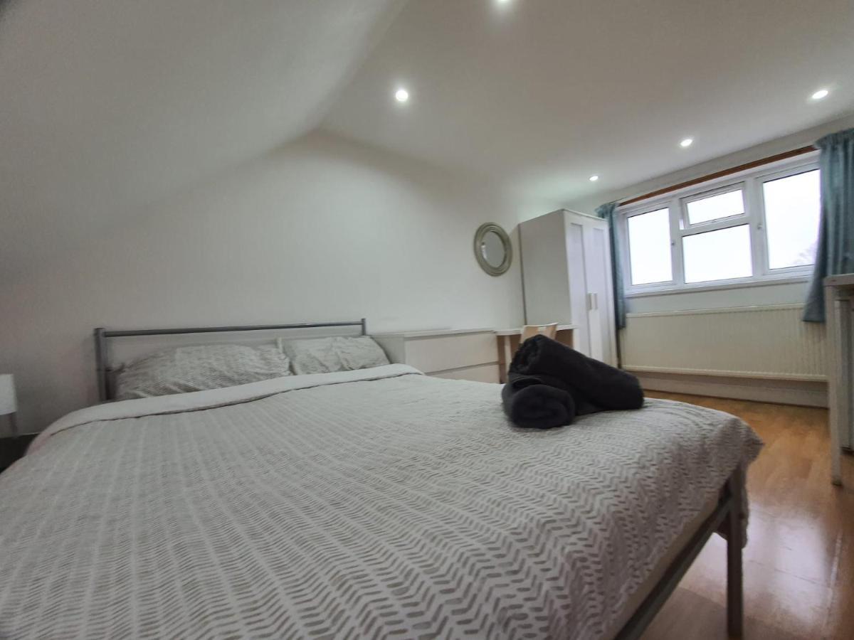 Eastwood Rooms Goodmayes Екстер'єр фото