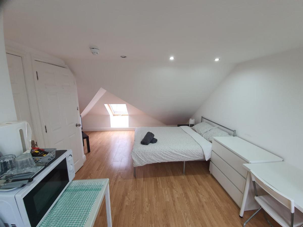 Eastwood Rooms Goodmayes Екстер'єр фото