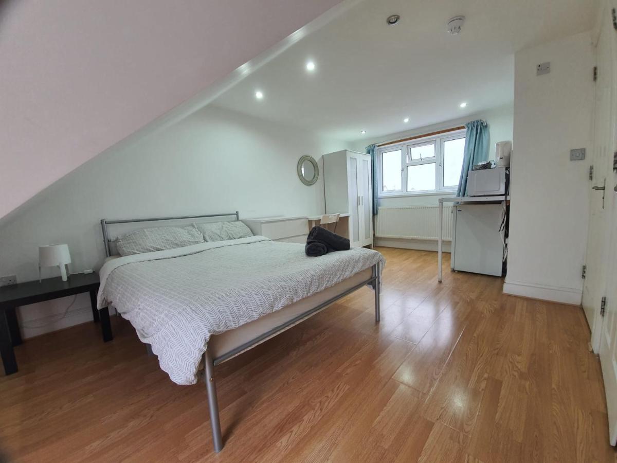 Eastwood Rooms Goodmayes Екстер'єр фото
