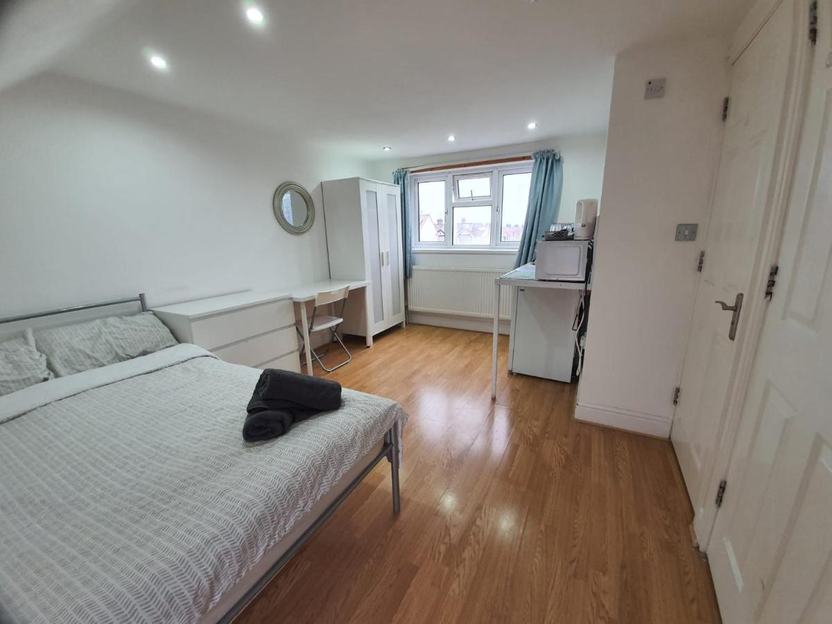 Eastwood Rooms Goodmayes Екстер'єр фото