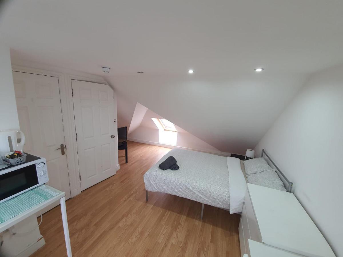 Eastwood Rooms Goodmayes Екстер'єр фото