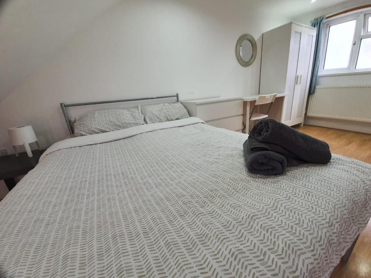 Eastwood Rooms Goodmayes Екстер'єр фото