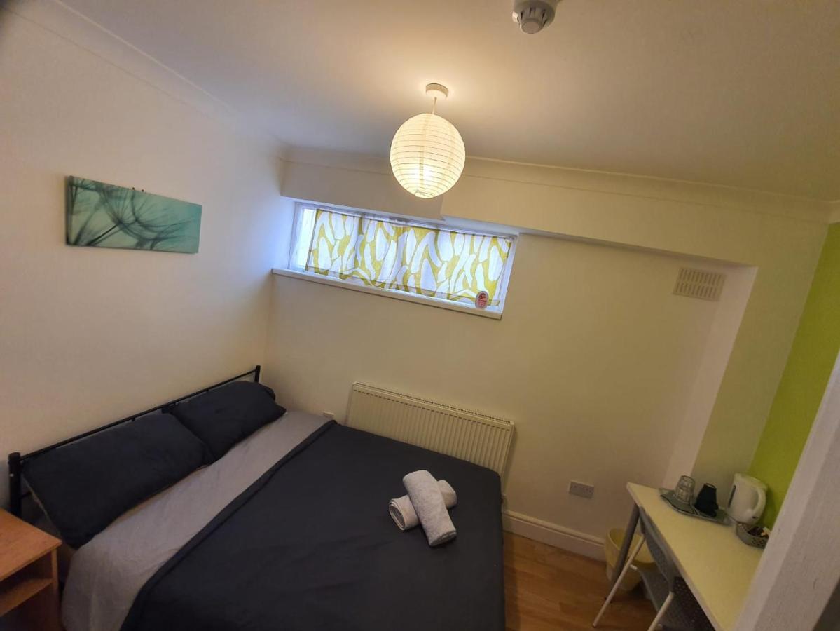 Eastwood Rooms Goodmayes Екстер'єр фото