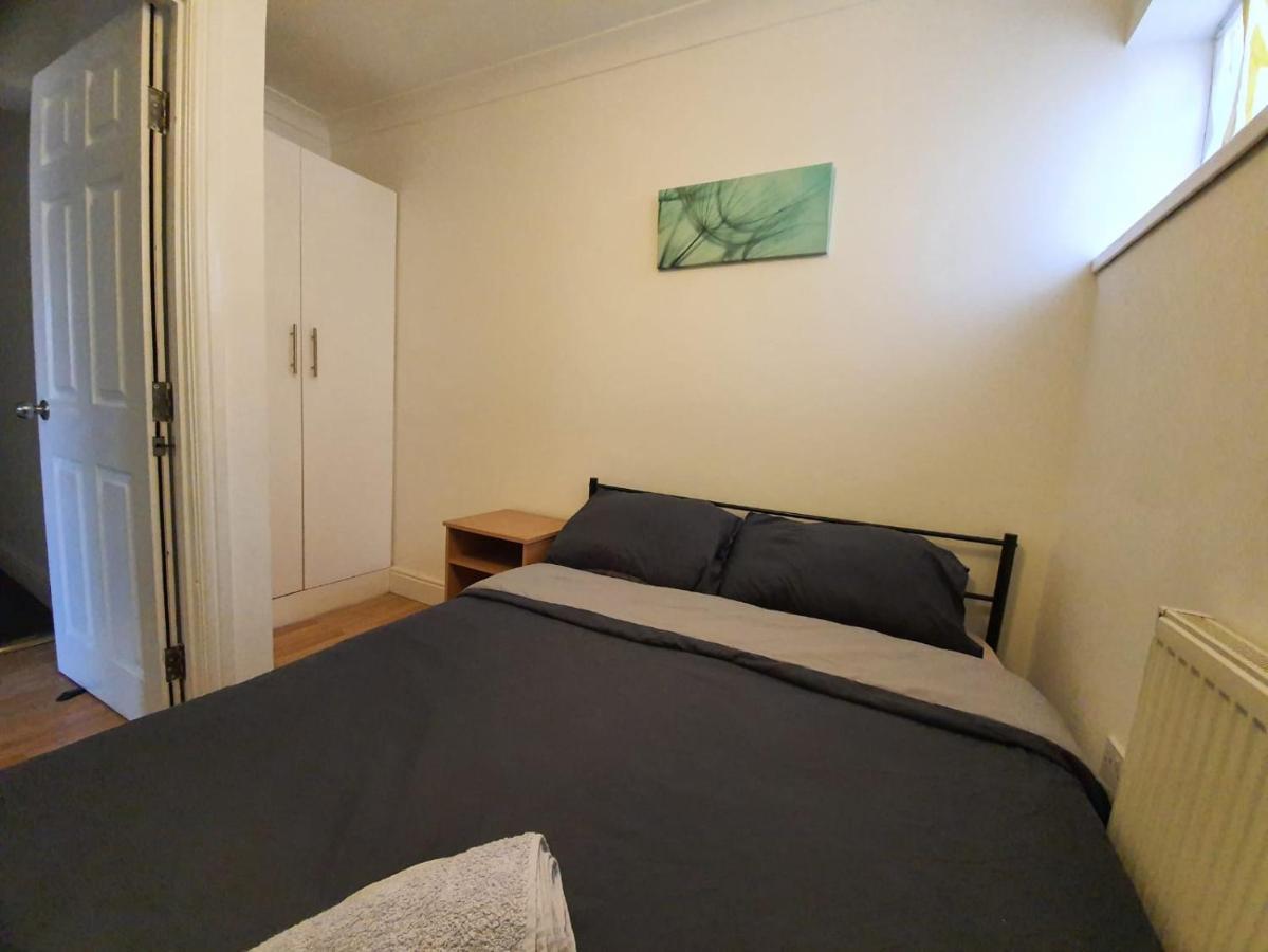 Eastwood Rooms Goodmayes Екстер'єр фото