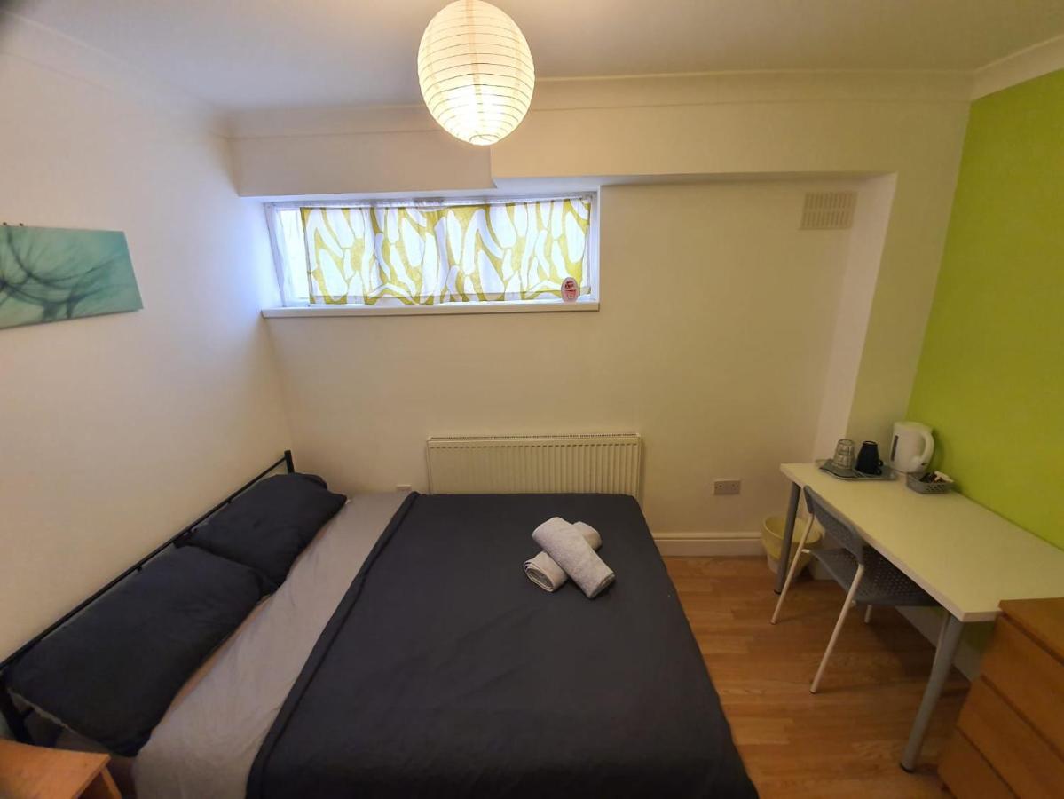Eastwood Rooms Goodmayes Екстер'єр фото