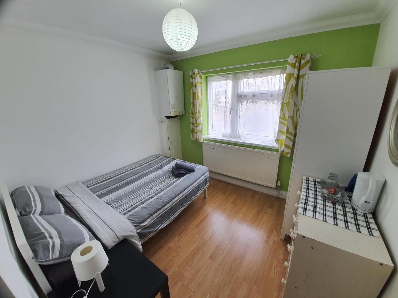 Eastwood Rooms Goodmayes Екстер'єр фото